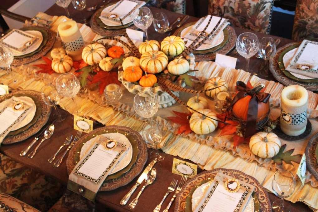 Holiday Table Setting