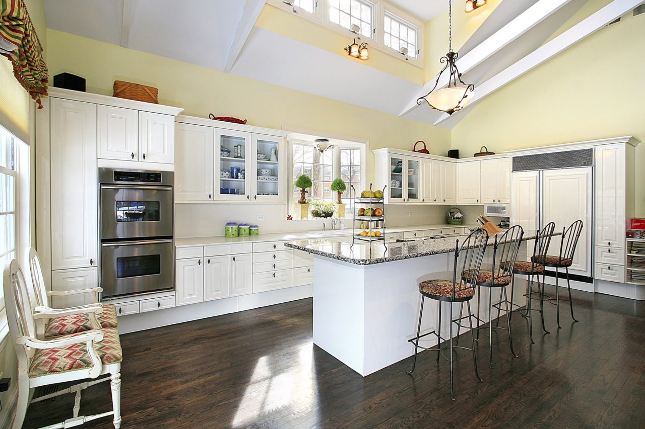 The Reasons White Kitchen Cabinets Will Always Be Popular - Zen of Zada